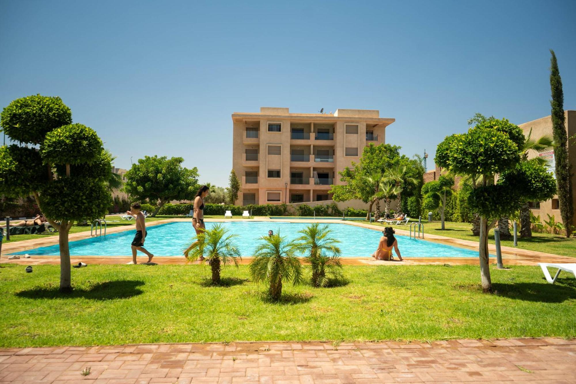 Magnifique Appartement Moderne De 2 Chambres Avec Piscine A 10 Min Du Centre De Marrakech مراكش المظهر الخارجي الصورة
