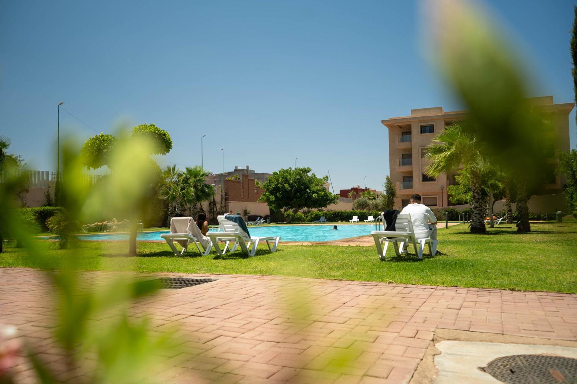Magnifique Appartement Moderne De 2 Chambres Avec Piscine A 10 Min Du Centre De Marrakech مراكش المظهر الخارجي الصورة